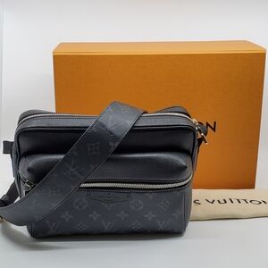 Louis Vuitton Taiga Outdoor Messenger Bag